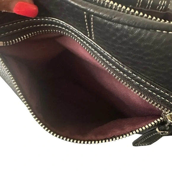 Coach Elegant Black Leather Shoulder Bag - Picture 3 of 13